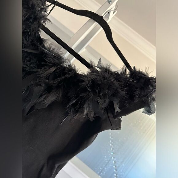 Mango off shoulder crop top with feathers - Picture 9 of 9